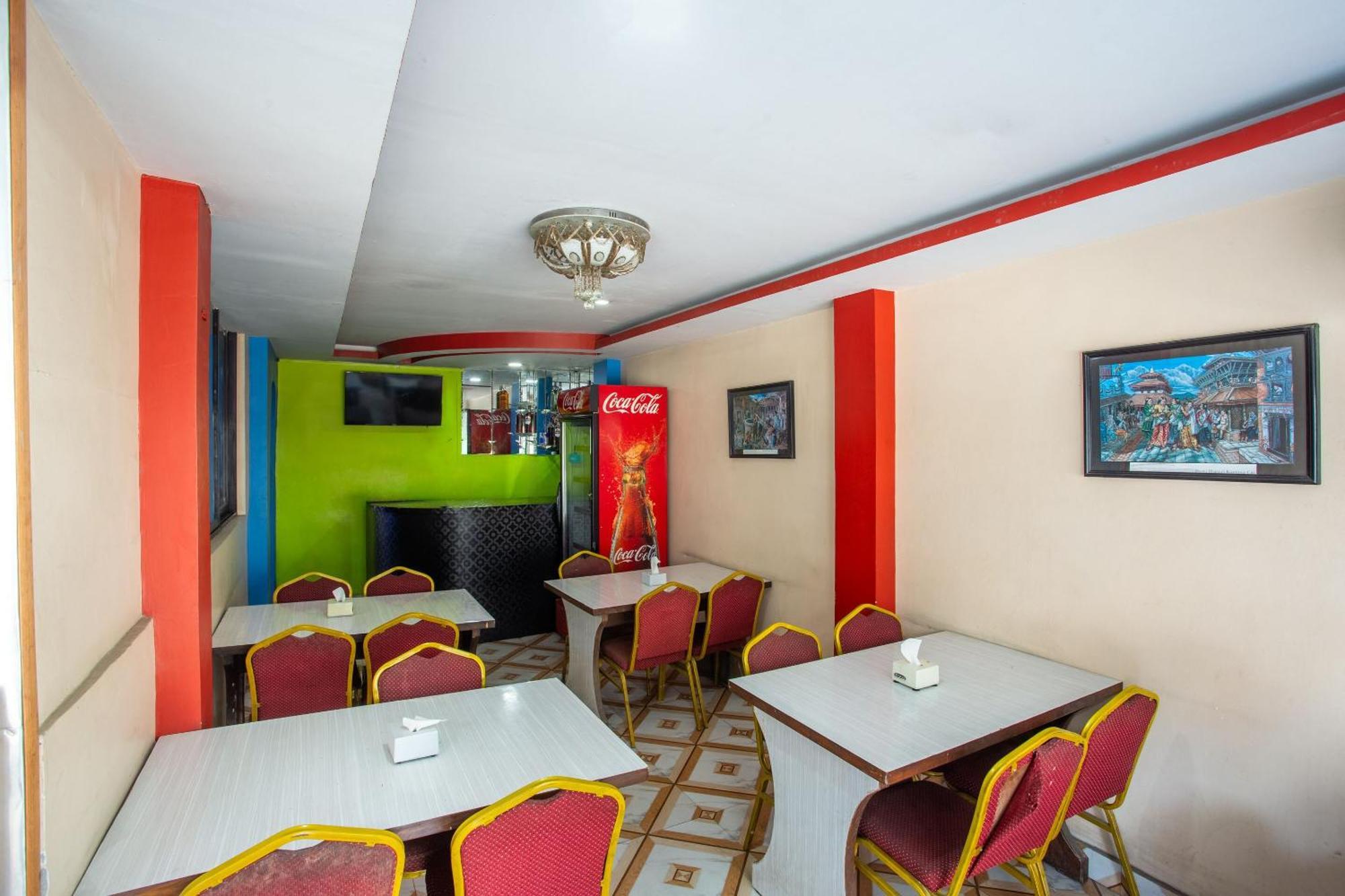 Oyo 808 Hotel Om Ganapati Pvt Ltd Kathmandu Ngoại thất bức ảnh