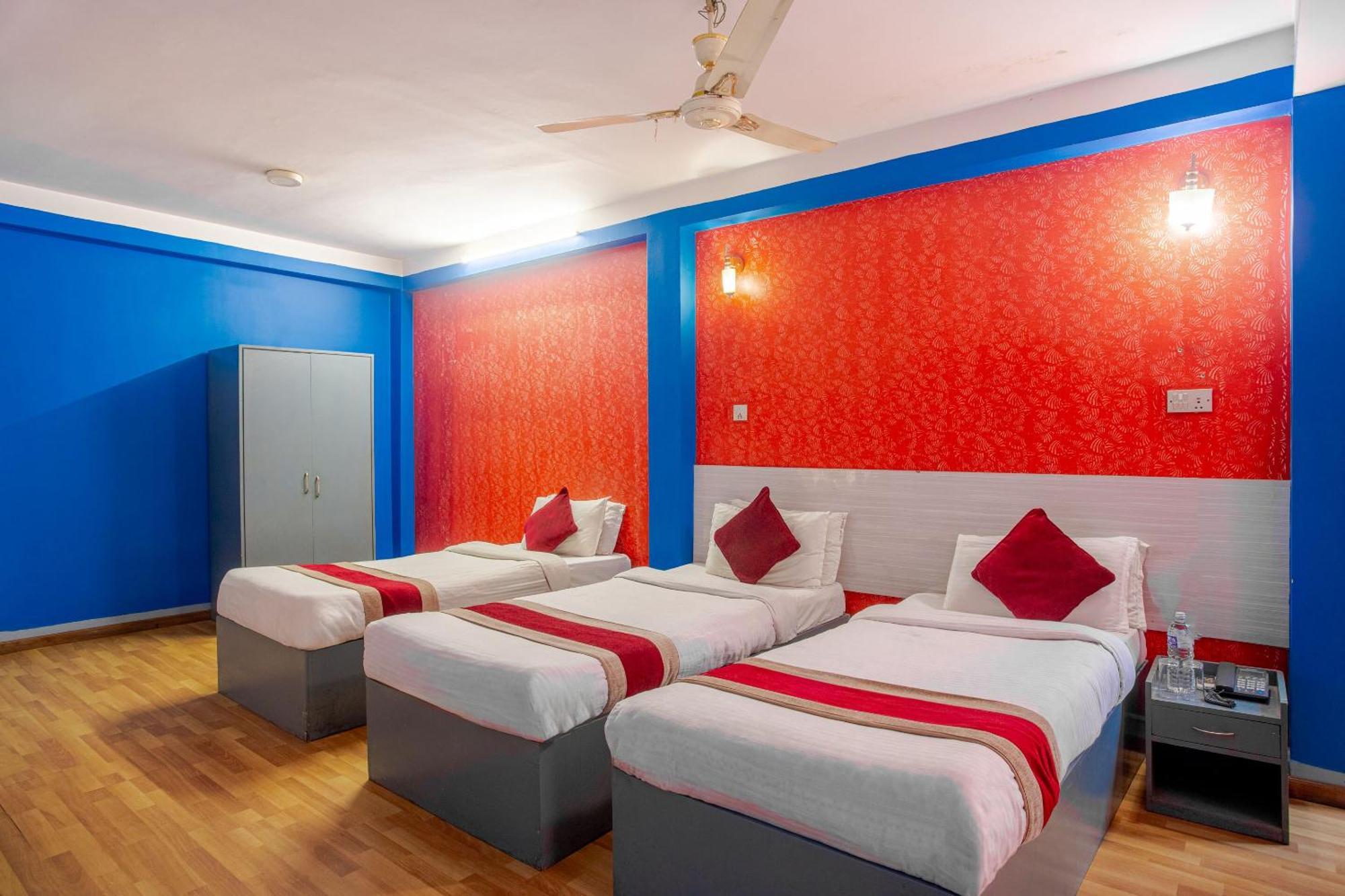 Oyo 808 Hotel Om Ganapati Pvt Ltd Kathmandu Ngoại thất bức ảnh